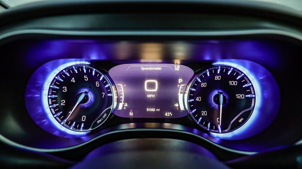 Certified 2024 Chrysler Pacifica Touring-L image 28