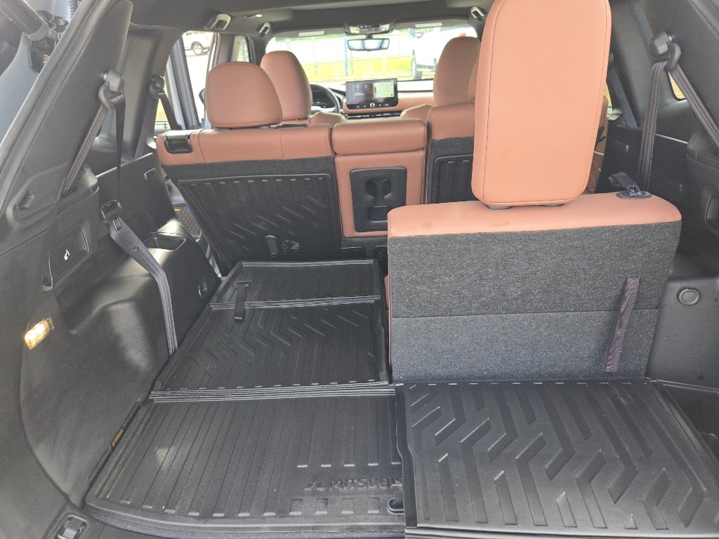 Used 2025 Mitsubishi Outlander SEL image 15