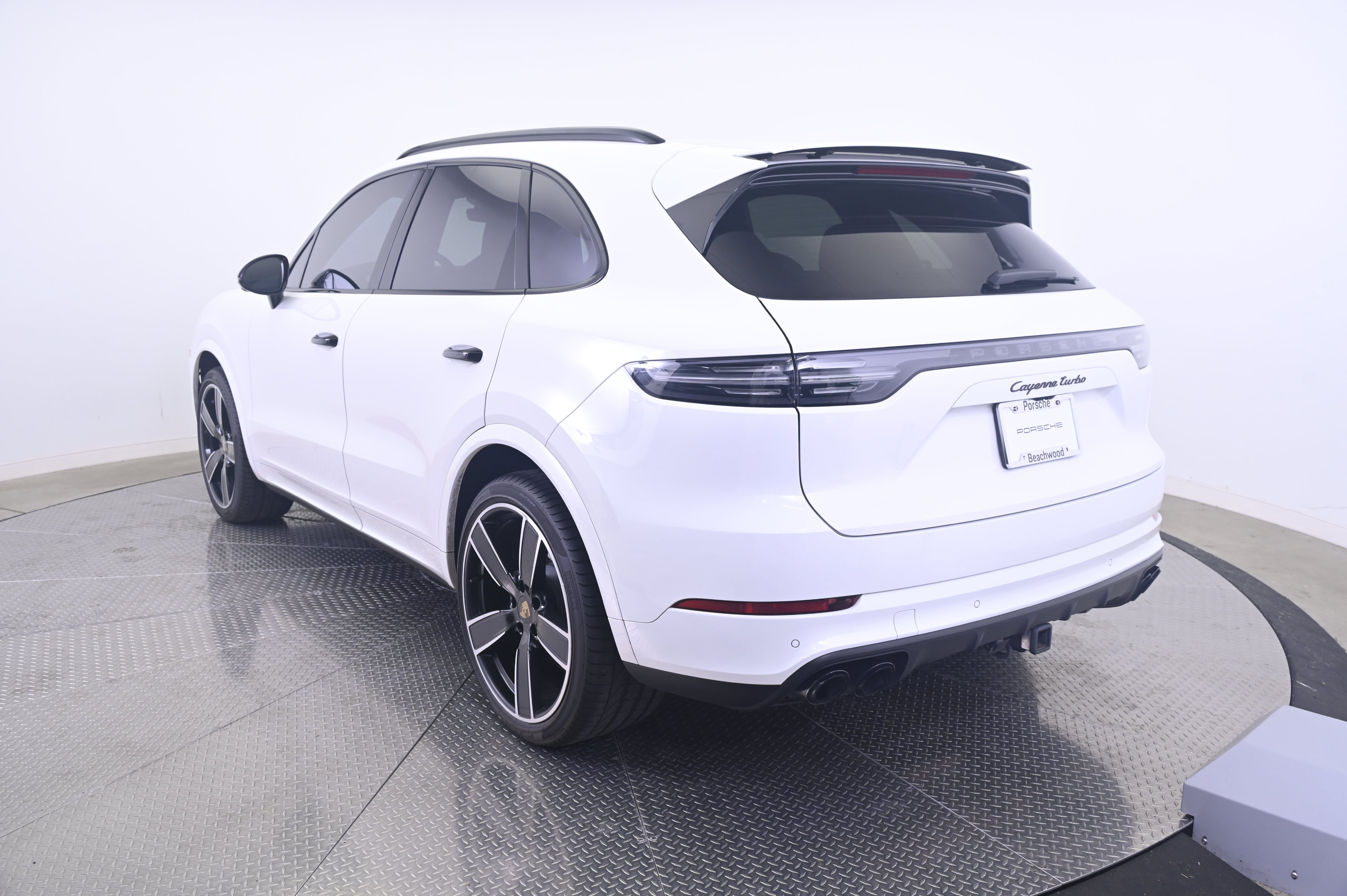 Certified 2023 Porsche Cayenne Turbo AWD/4WD image 3