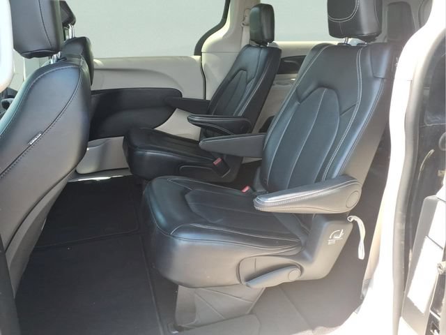 Used 2024 Chrysler Pacifica Touring-L FWD image 18