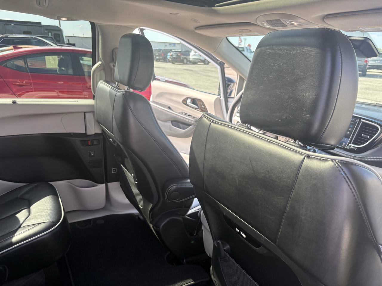 Used 2024 Chrysler Pacifica Limited FWD image 48