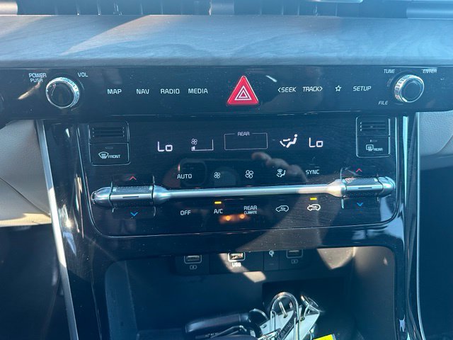 Used 2024 Kia Carnival EX FWD image 14