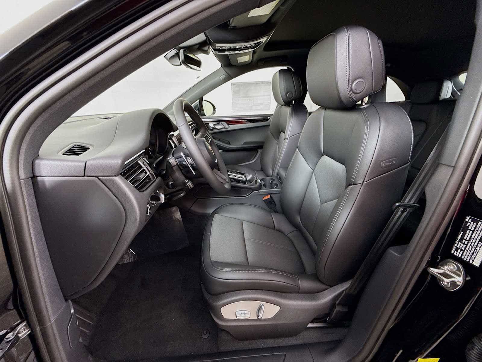 New 2026 Porsche Macan AWD/4WD image 5