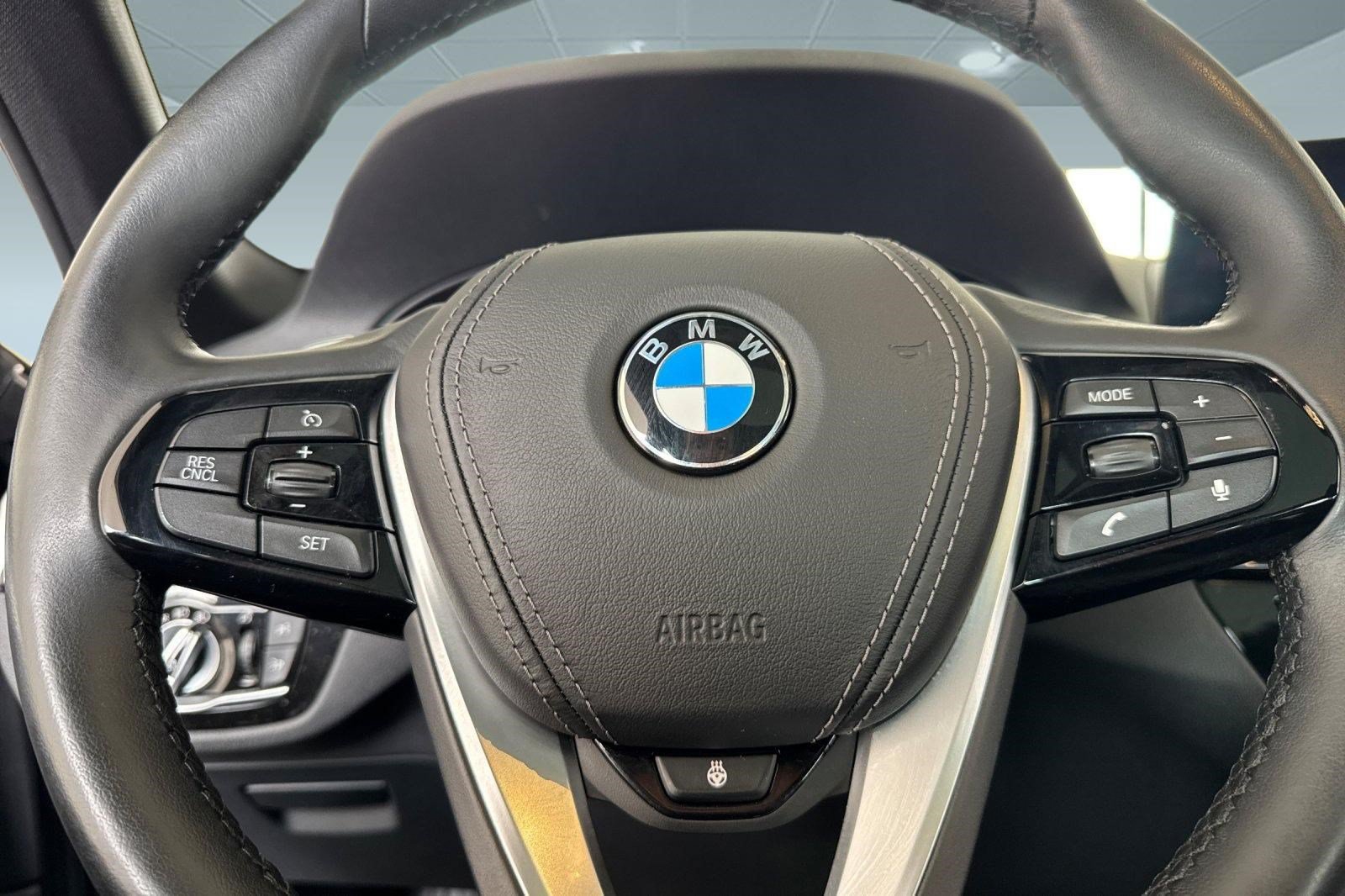 Used 2018 BMW 530e xDrive AWD/4WD image 10