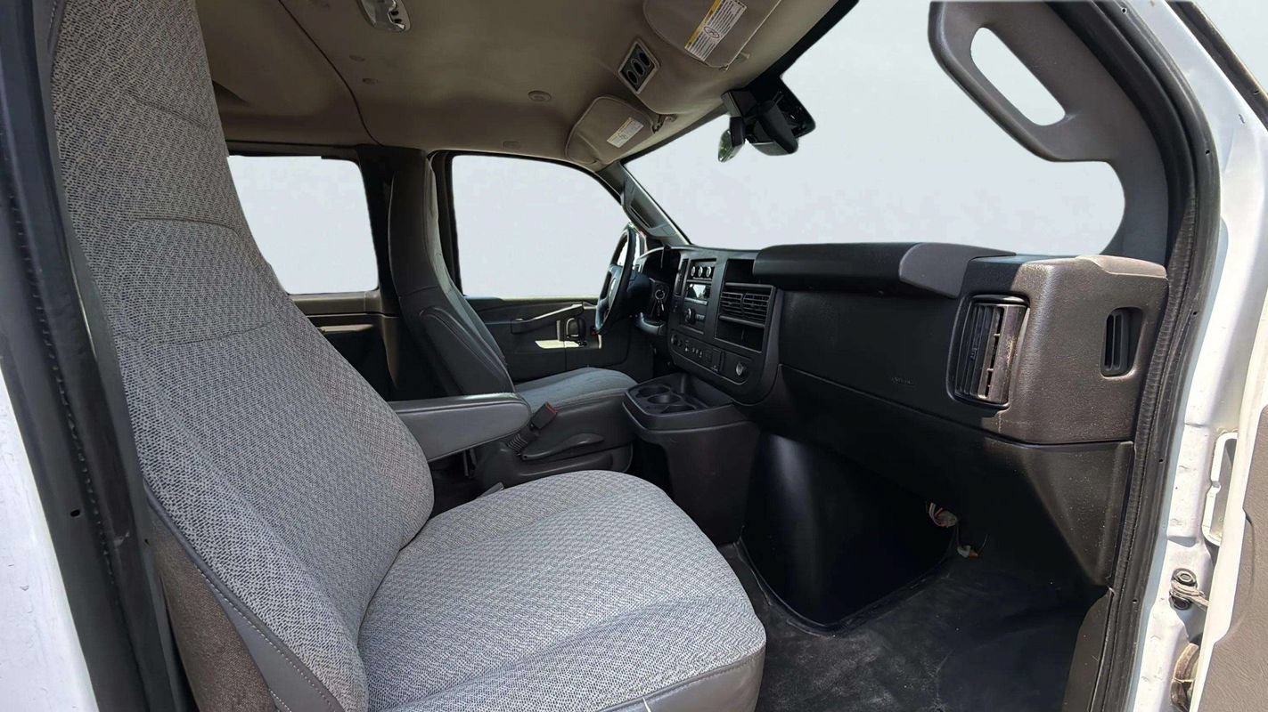 Used 2020 Chevrolet Express 3500 LT w/ LT Preferred Equipment Group RWD image 12