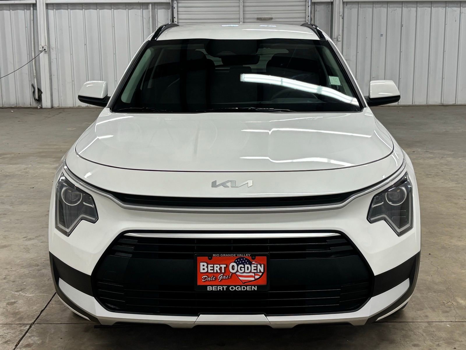 Used 2024 Kia Niro LX FWD image 2