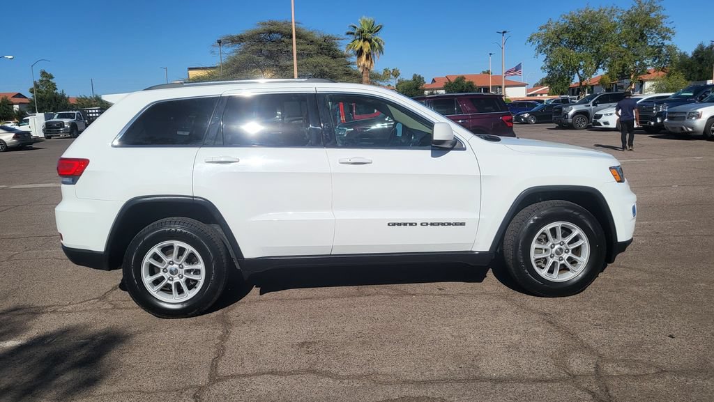 Used 2018 Jeep Grand Cherokee Laredo AWD/4WD image 11