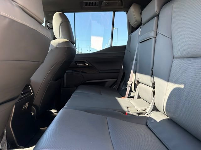 Used 2024 Lexus GX 550 w/ Accessory Package (2T) AWD/4WD image 20