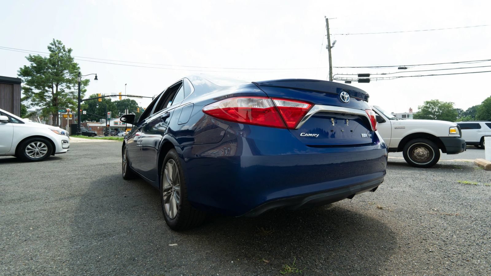 Used 2016 Toyota Camry SE FWD image 6
