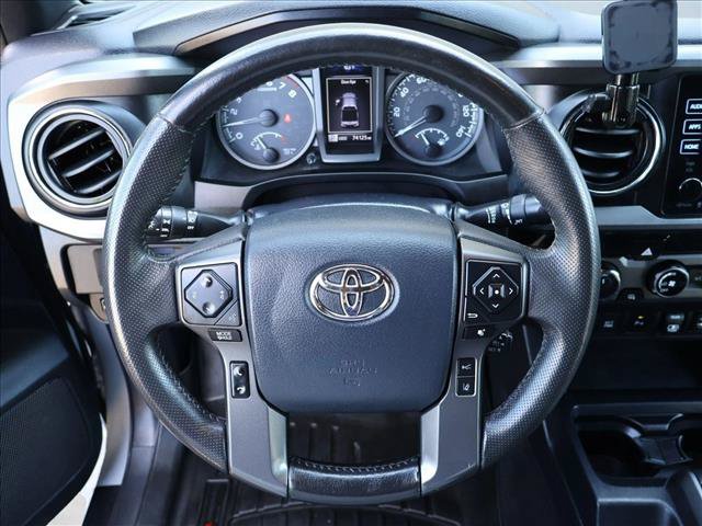 Used 2018 Toyota Tacoma TRD Off-Road w/ Technology Package AWD/4WD image 13
