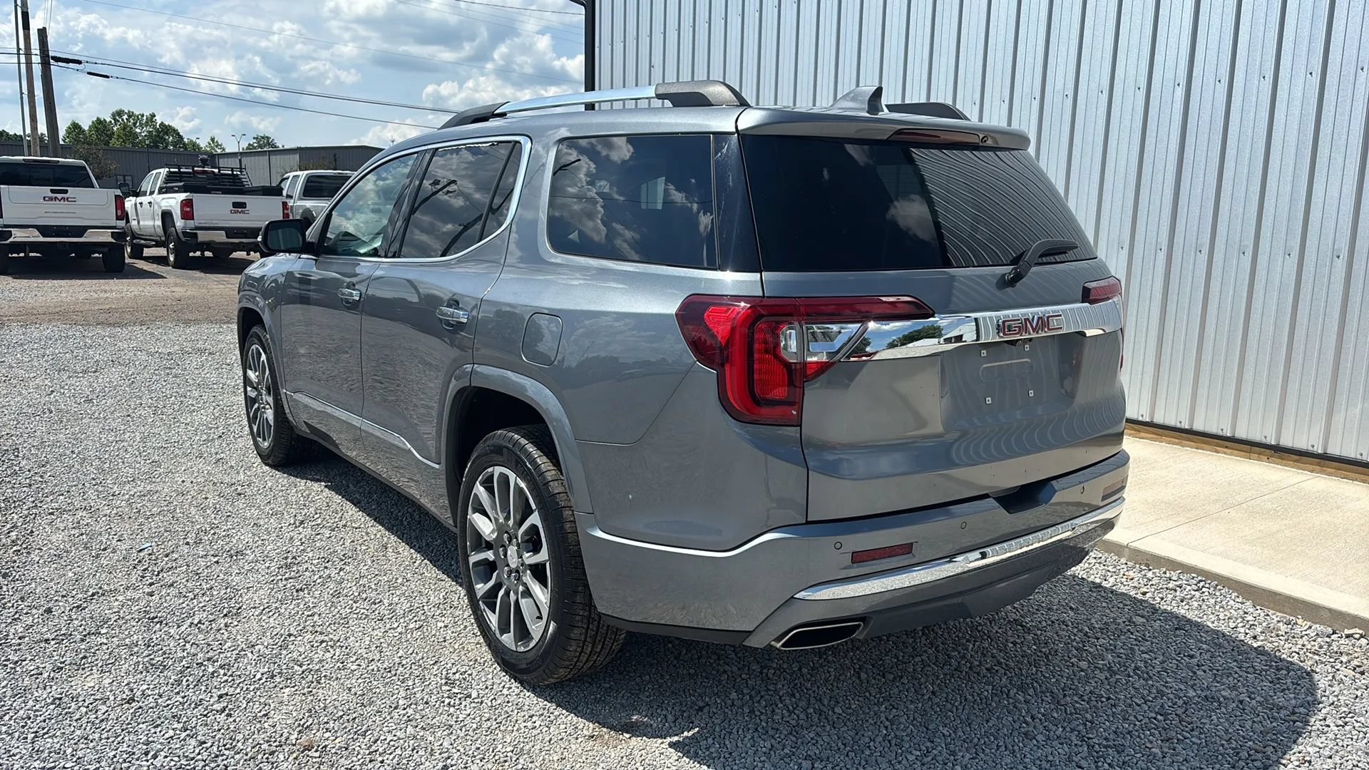 Used 2021 GMC Acadia Denali w/ Denali Ultimate Package AWD/4WD image 3