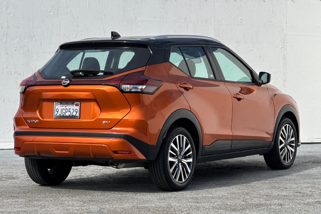 Used 2023 Nissan Kicks SV FWD image 3