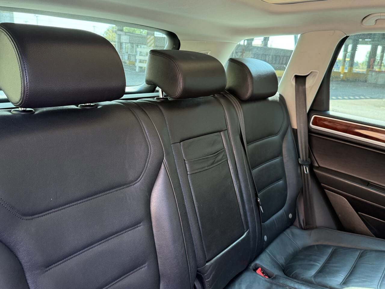 Used 2012 Volkswagen Touareg Sport image 12