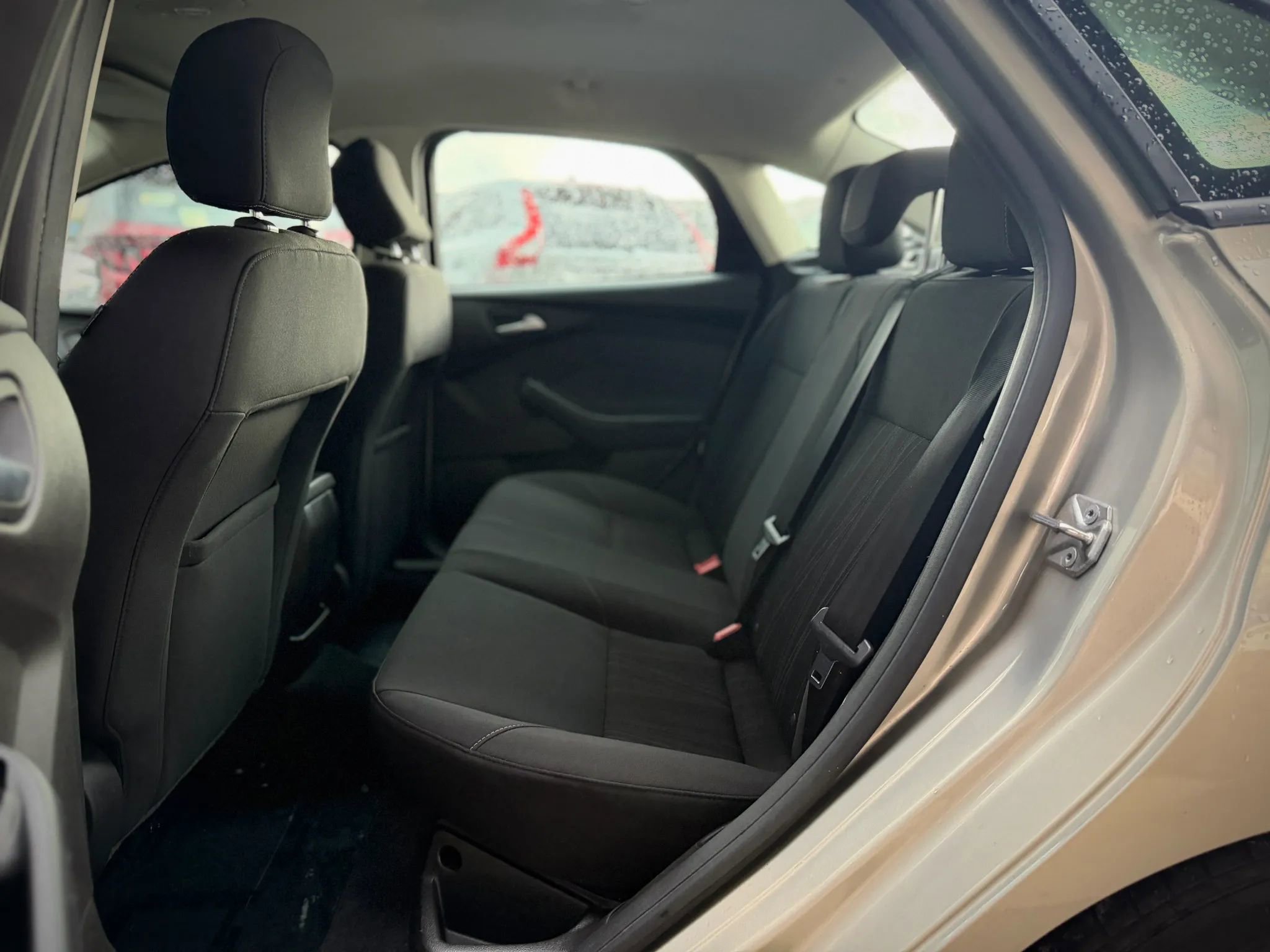 Used 2016 Ford Focus SE w/ SE Power Seat Package FWD image 16