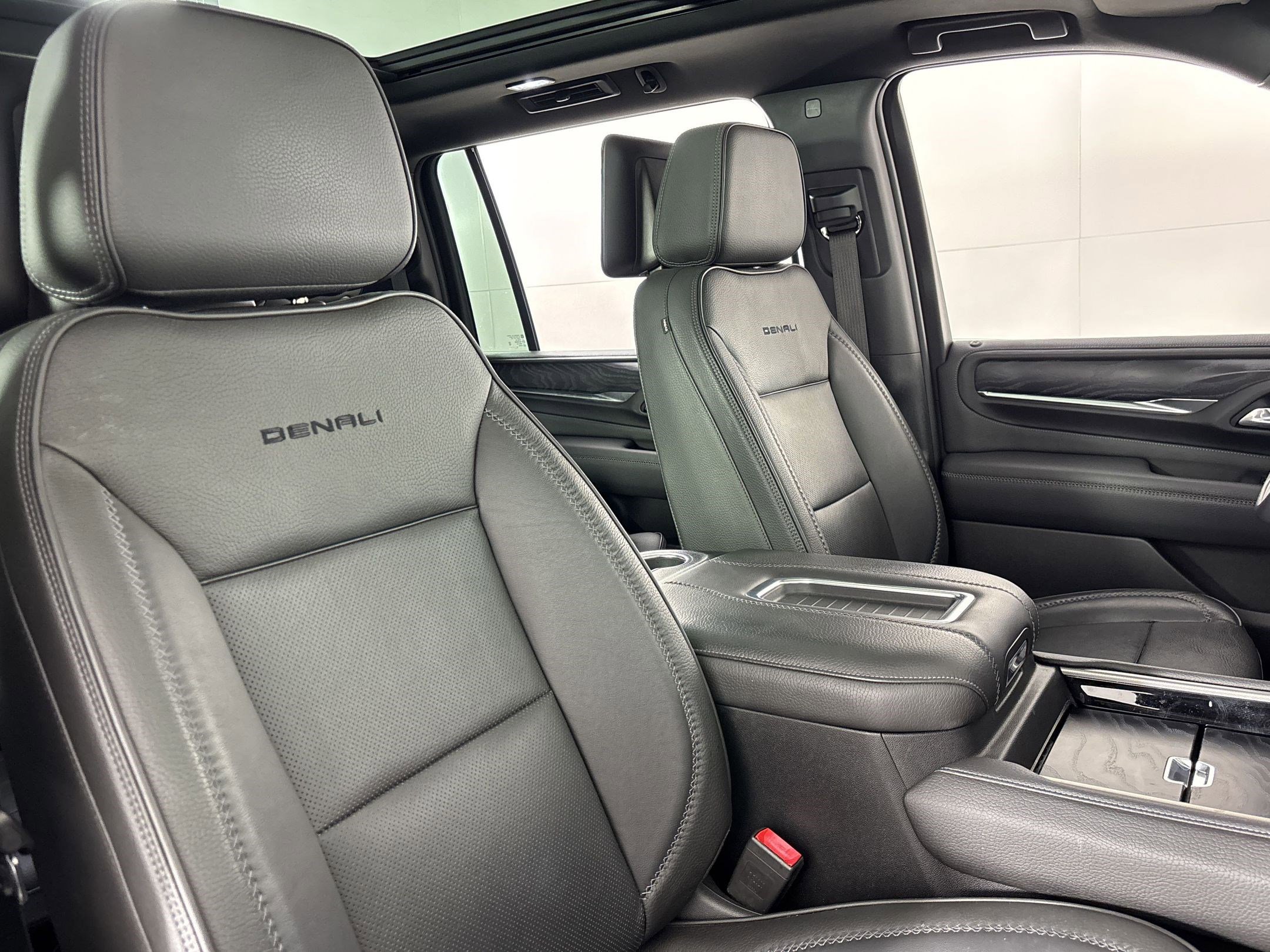 Used 2021 GMC Yukon XL Denali w/ Denali Premium Package RWD image 34