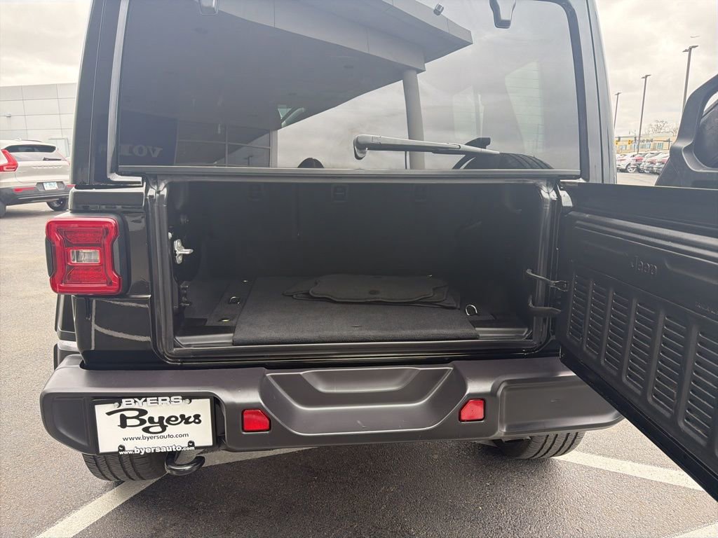 Used 2025 Jeep Wrangler Unlimited Sahara image 5