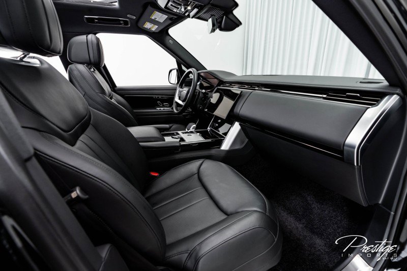 Used 2025 Land Rover Range Rover SE image 41