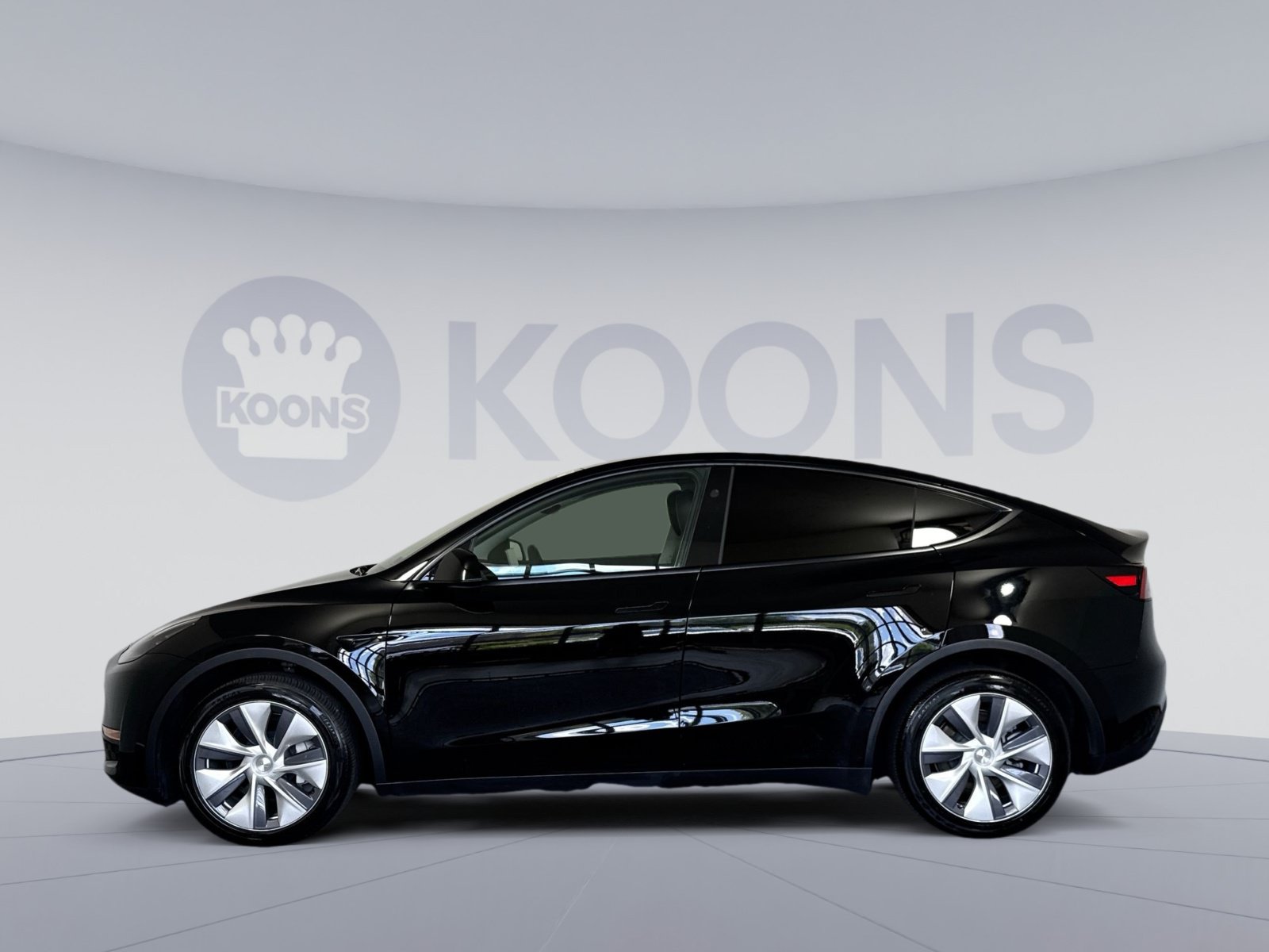 Used 2024 Tesla Model Y Long Range AWD/4WD image 2