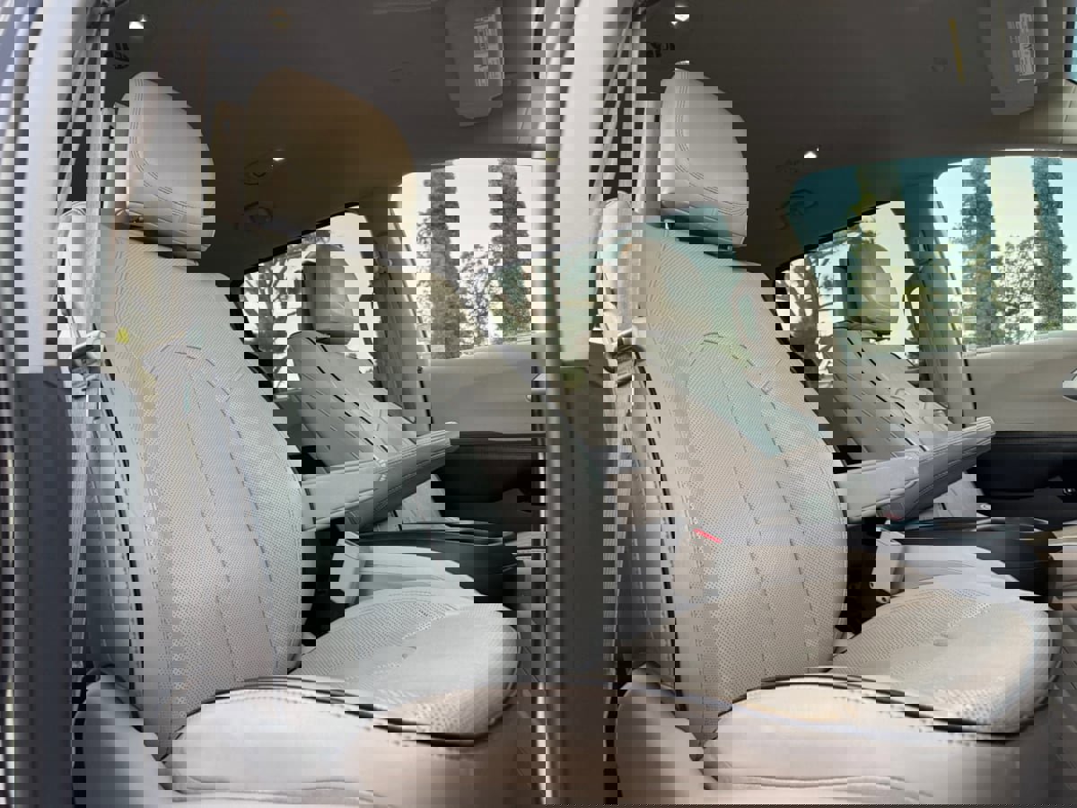 Used 2017 Chrysler Pacifica Platinum image 18