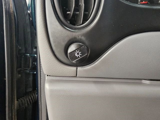 Used 2000 Ford E-150 and Econoline 150 Wagon image 14