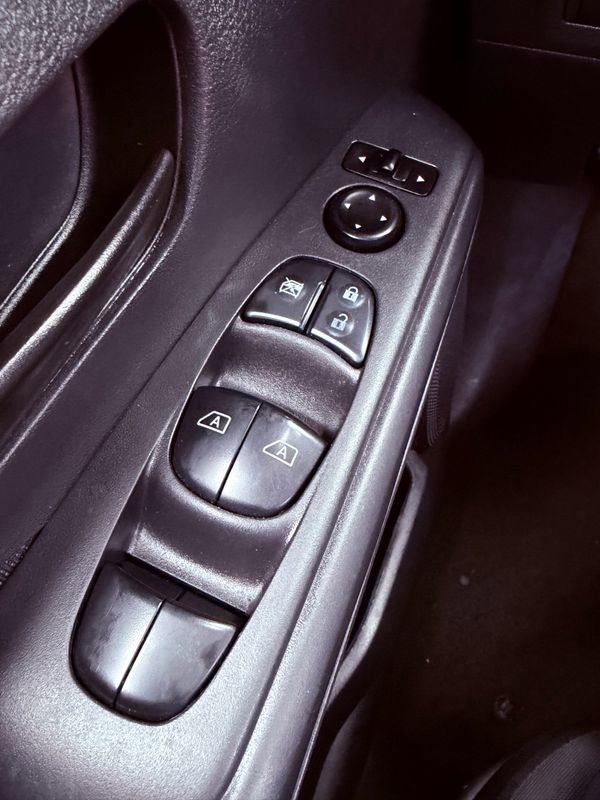 Used 2021 Nissan Kicks S image 22