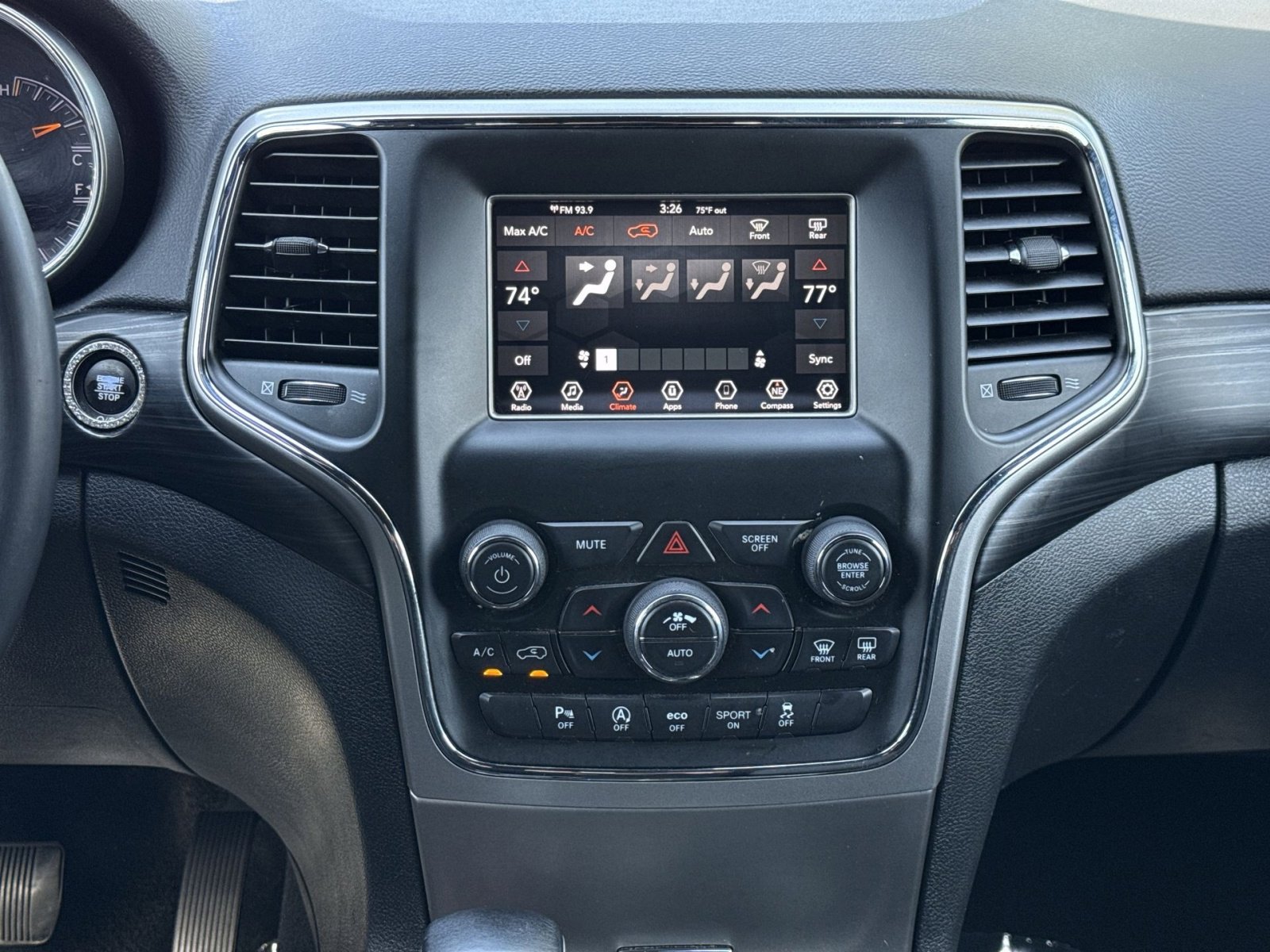 Used 2019 Jeep Grand Cherokee Laredo AWD/4WD image 21