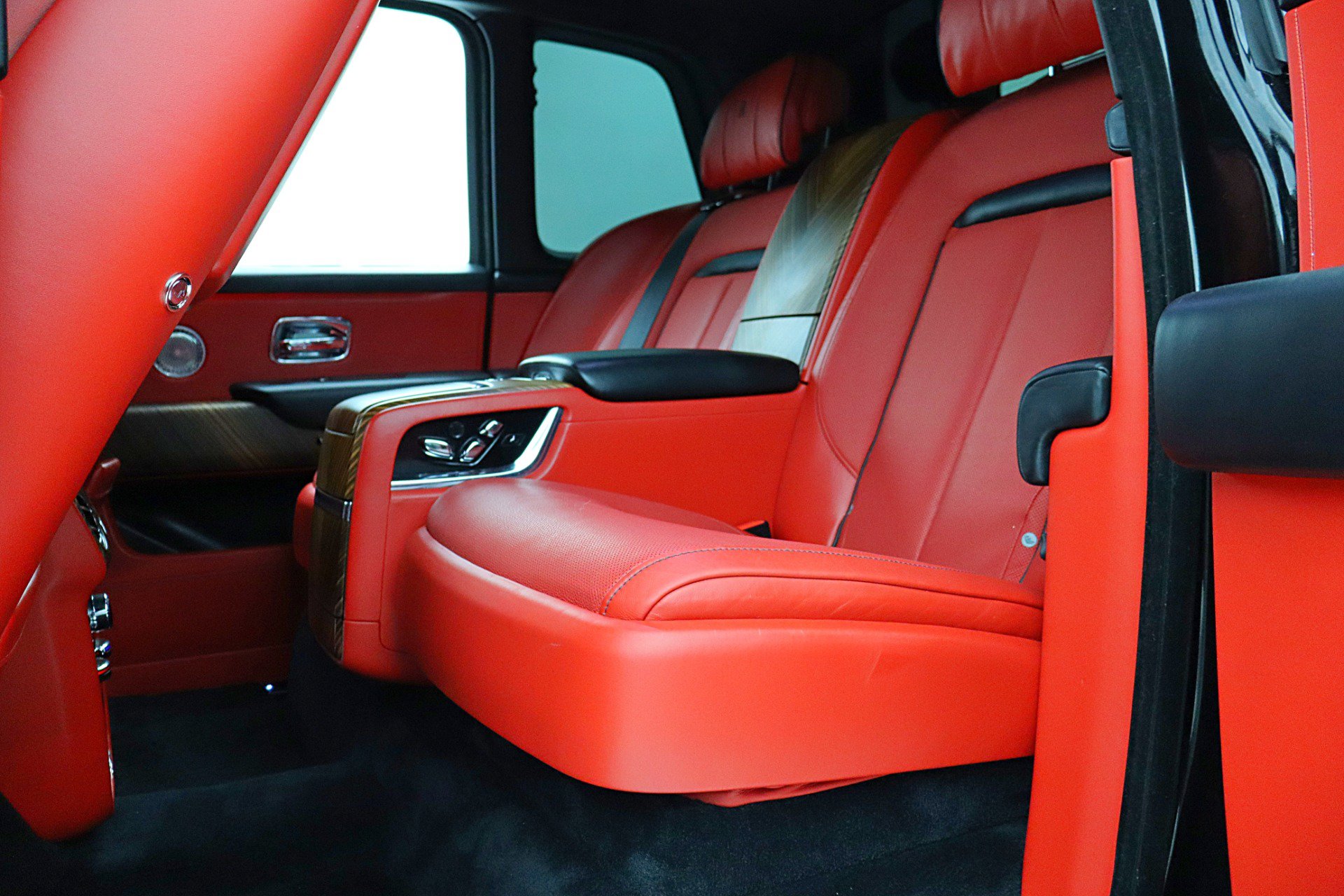 Used 2019 Rolls-Royce Cullinan AWD/4WD image 46