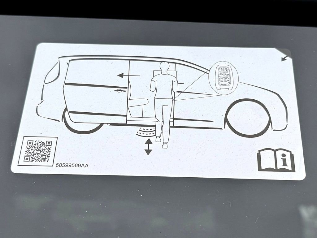 New 2026 Chrysler Pacifica Limited w/ Uconnect Theater Family Group image 10