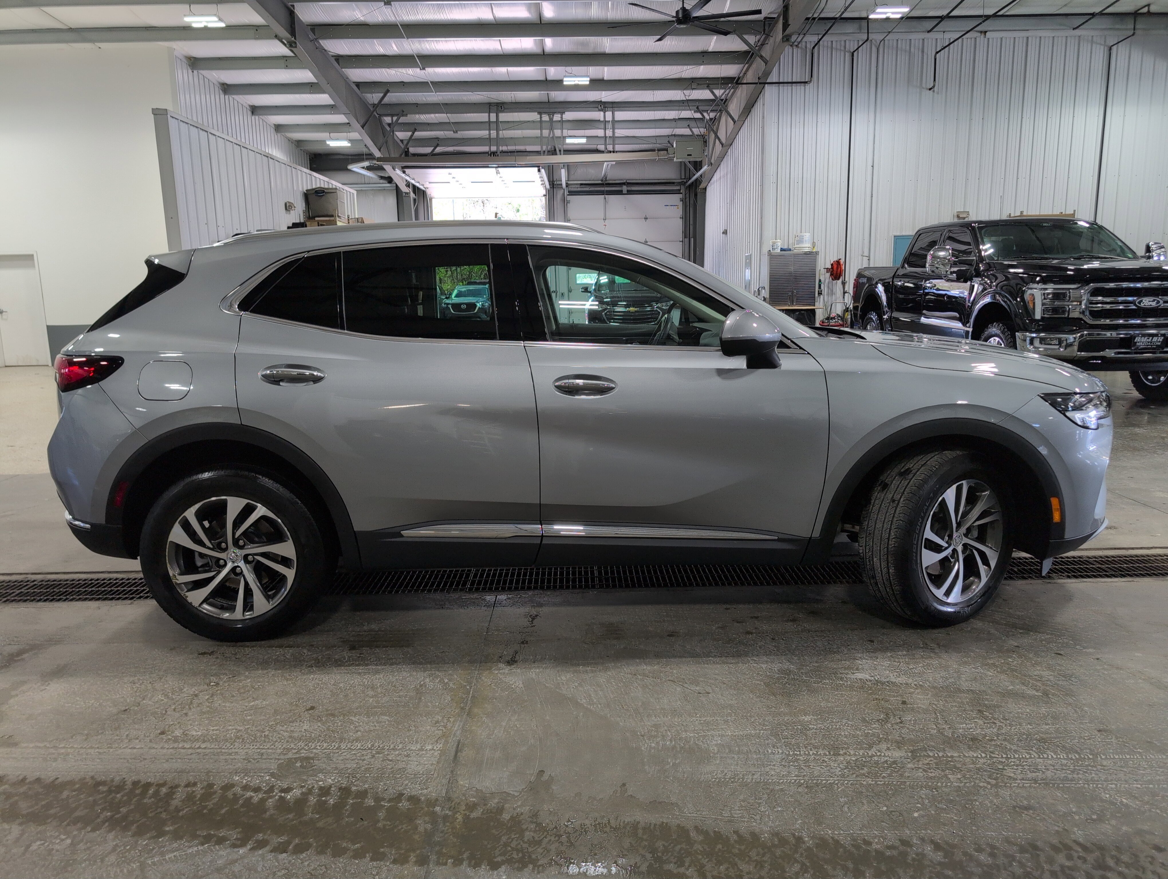 Used 2023 Buick Envision Essence AWD/4WD image 2