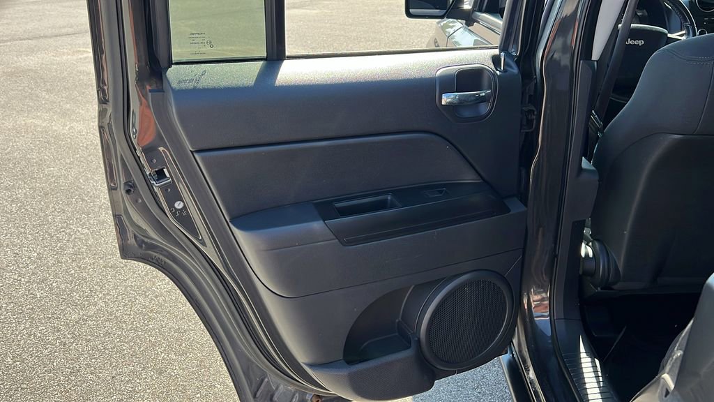 Used 2010 Jeep Patriot Sport image 27