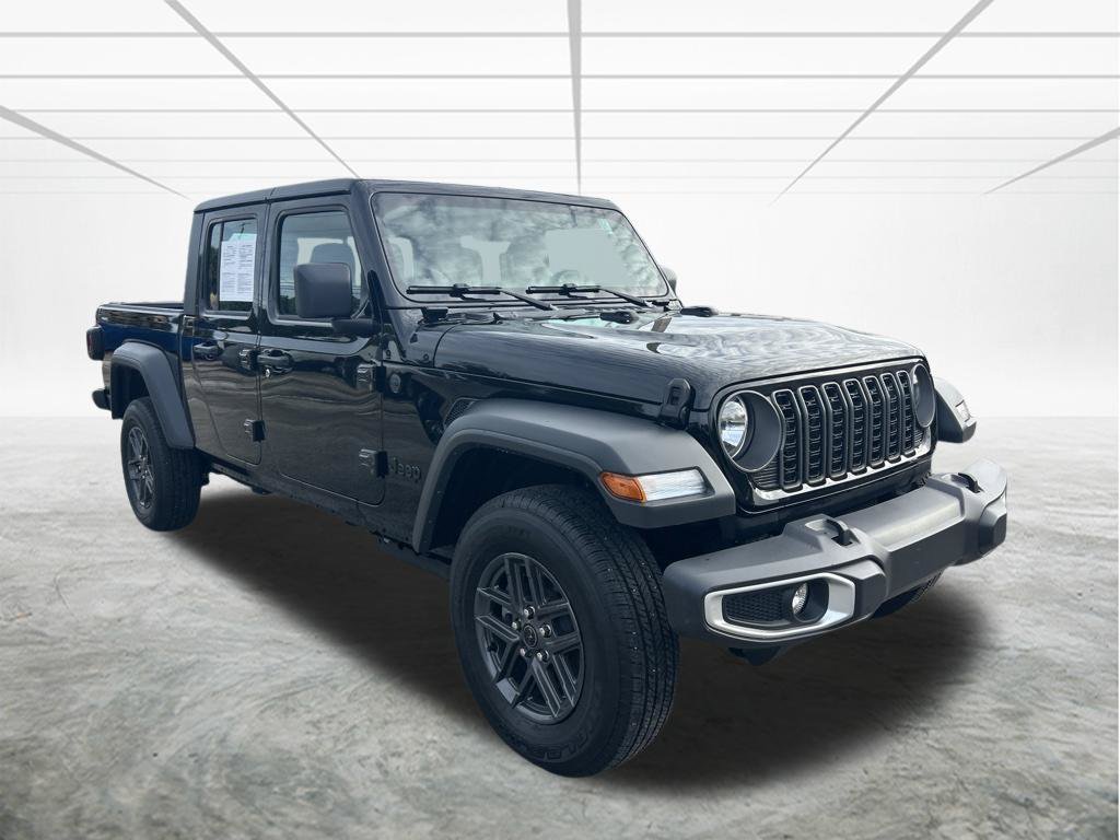 Used 2026 Jeep Gladiator Sport AWD/4WD image 2