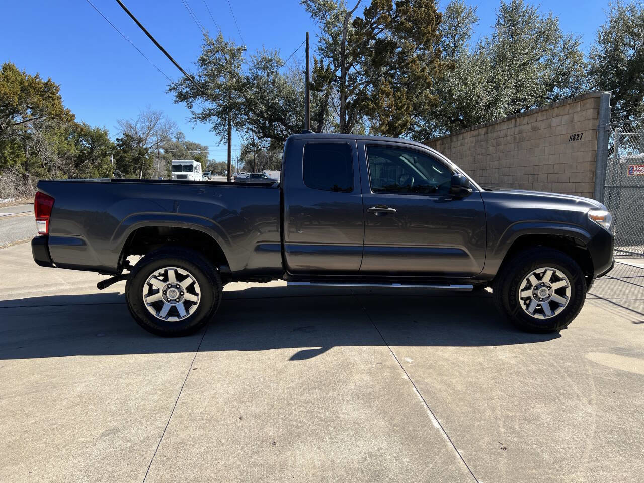 Used 2017 Toyota Tacoma SR image 13