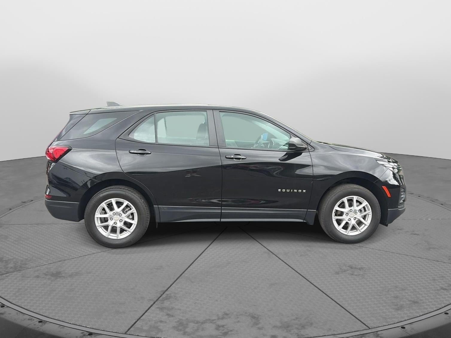 Used 2023 Chevrolet Equinox LS AWD/4WD image 3