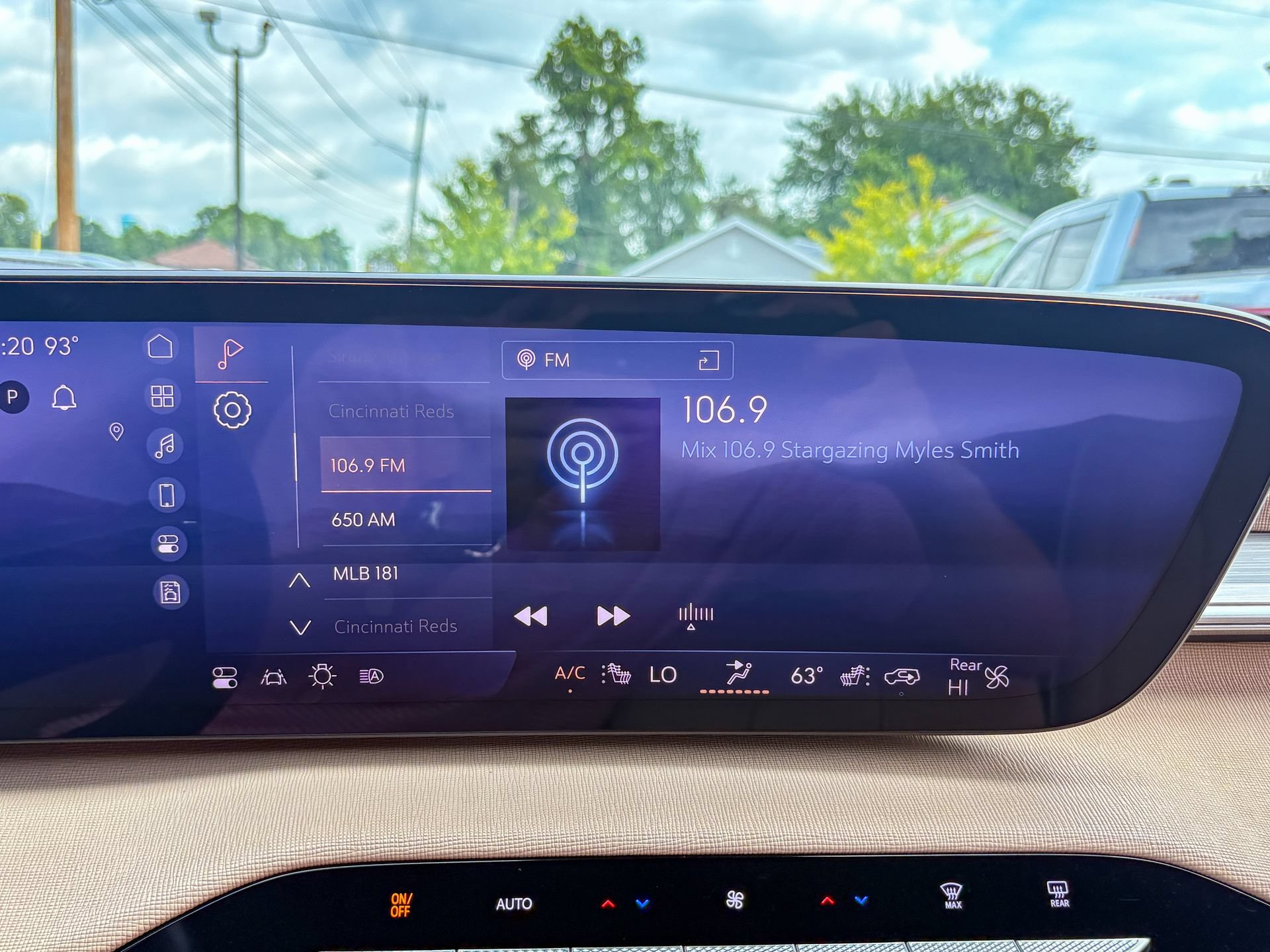 Used 2025 Buick Enclave Preferred w/ Power Package FWD image 11