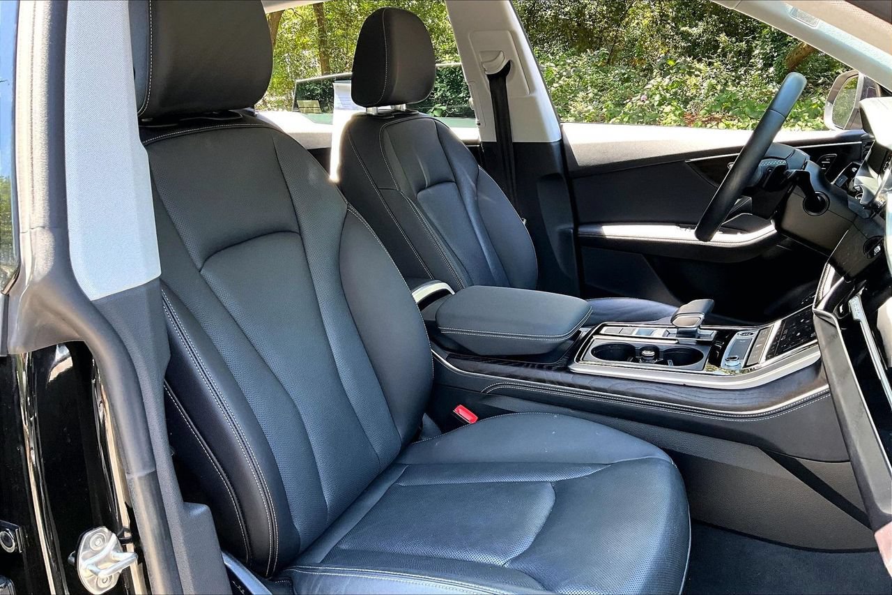 Used 2023 Audi Q8 Premium Plus AWD/4WD image 30