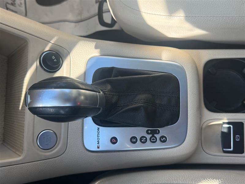Used 2016 Volkswagen Tiguan SE image 32