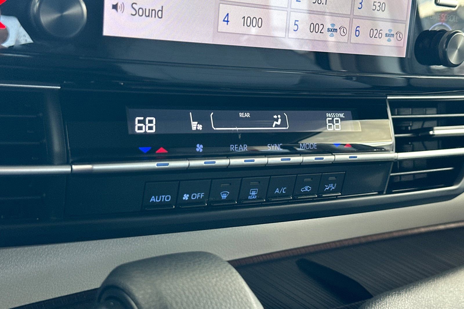 Certified 2023 Toyota Sienna LE FWD image 22