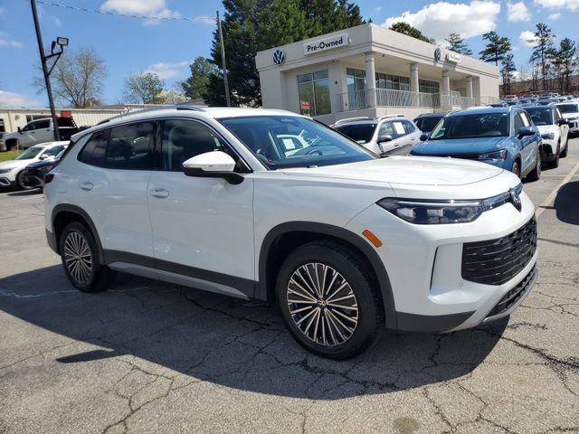 Certified 2025 Volkswagen Tiguan S image 3