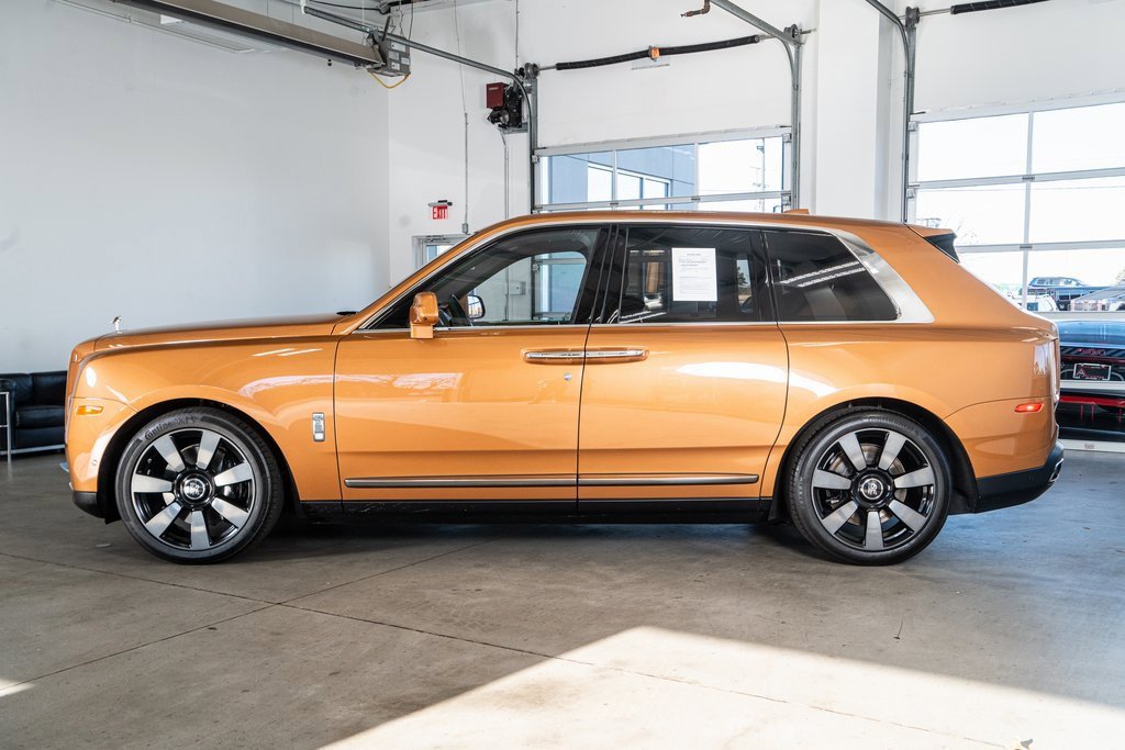 Used 2023 Rolls-Royce Cullinan w/ Cullinan Package image 9