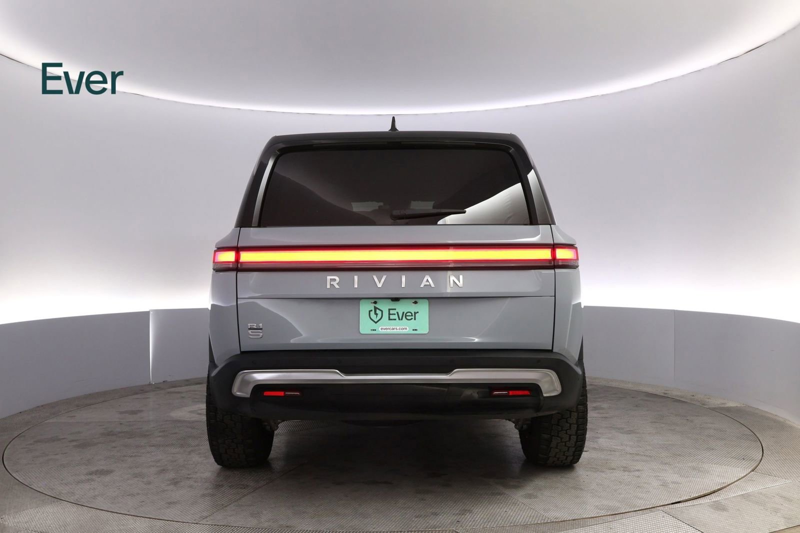 Used 2024 Rivian R1S Adventure image 15