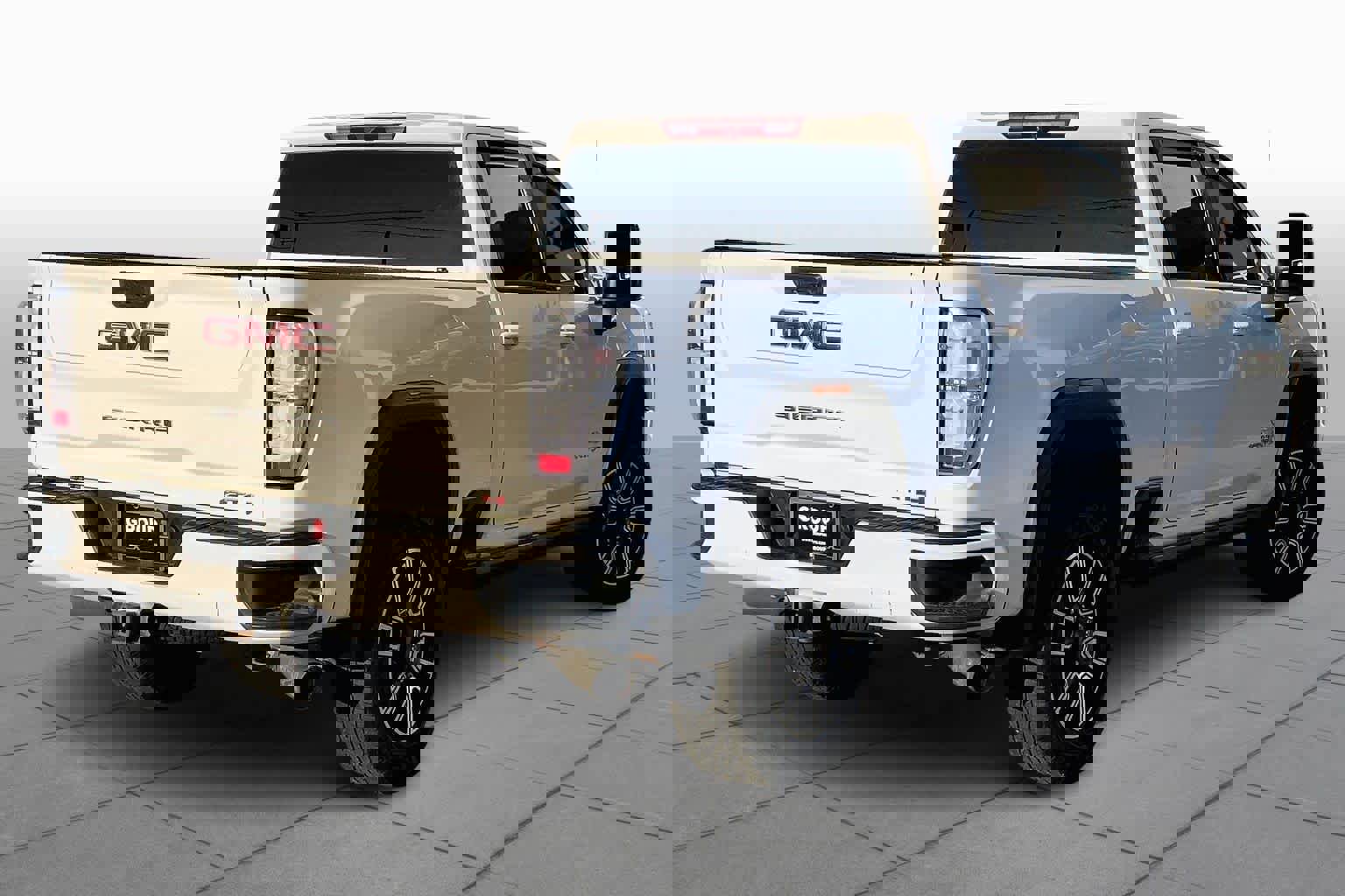 Used 2023 GMC Sierra 2500 AT4 w/ Gooseneck/5TH Wheel Package image 12