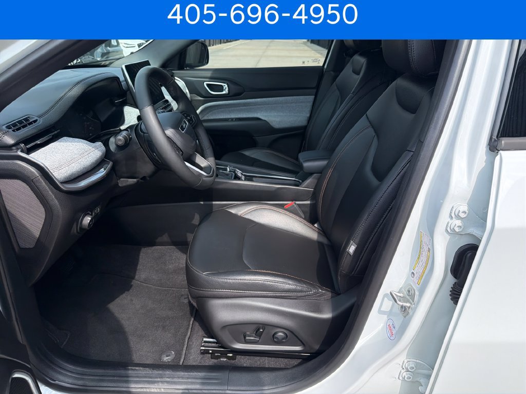 Used 2024 Jeep Compass Latitude AWD/4WD image 14