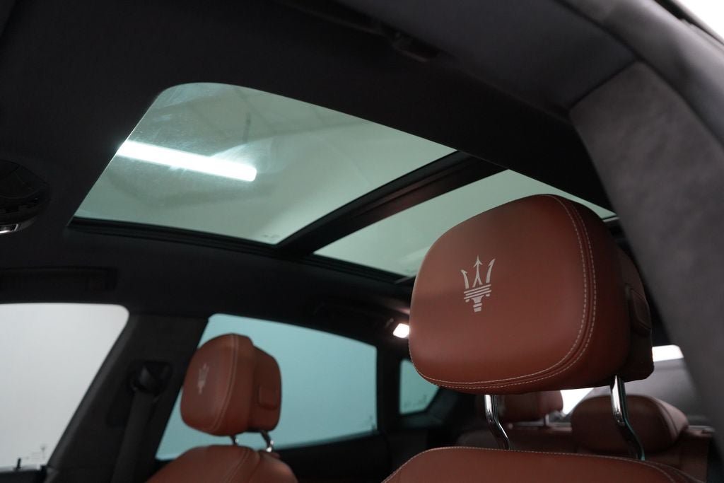 Used 2018 Maserati Levante GranLusso AWD/4WD image 20