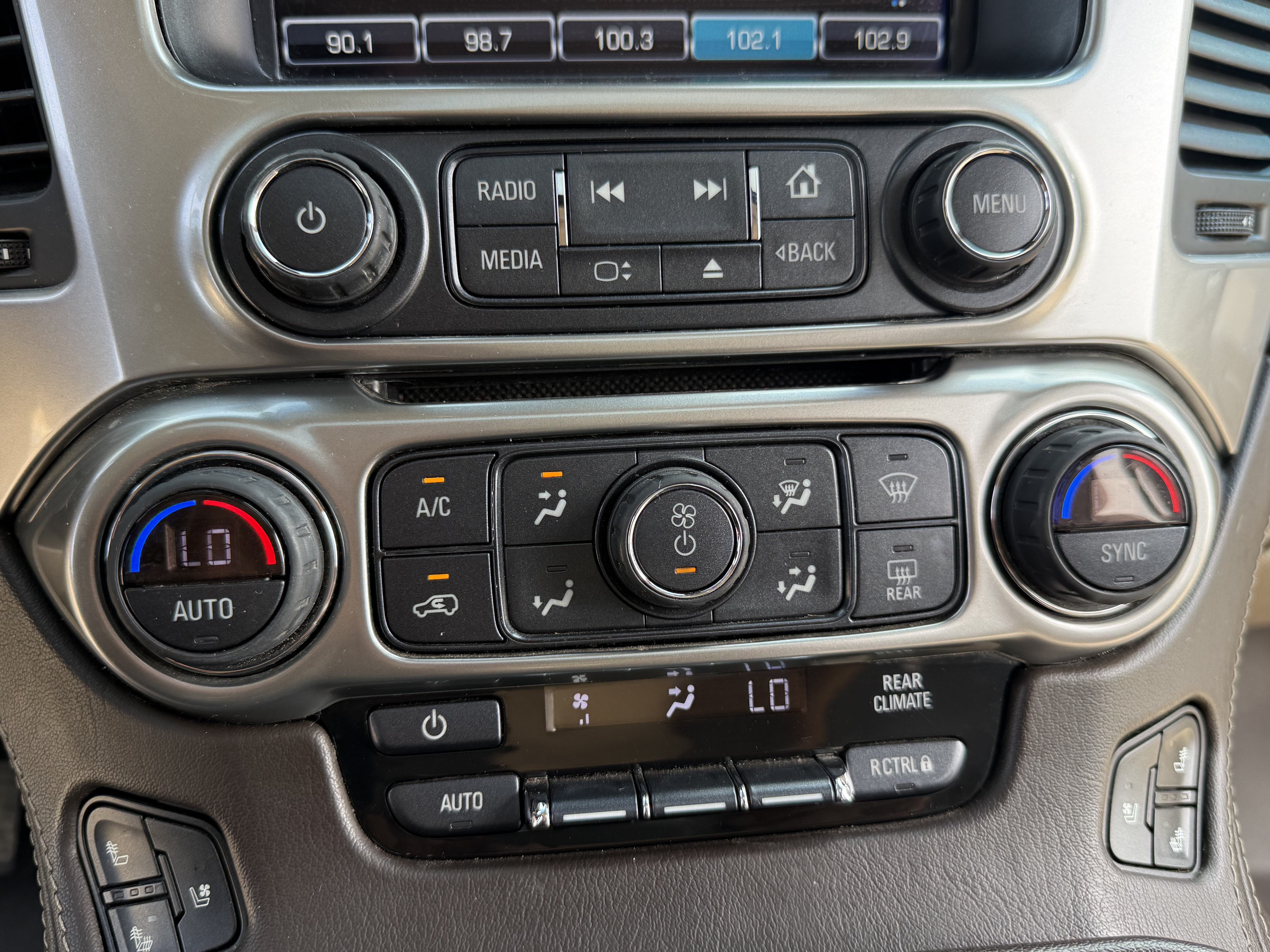 Used 2019 Chevrolet Suburban Premier RWD image 39