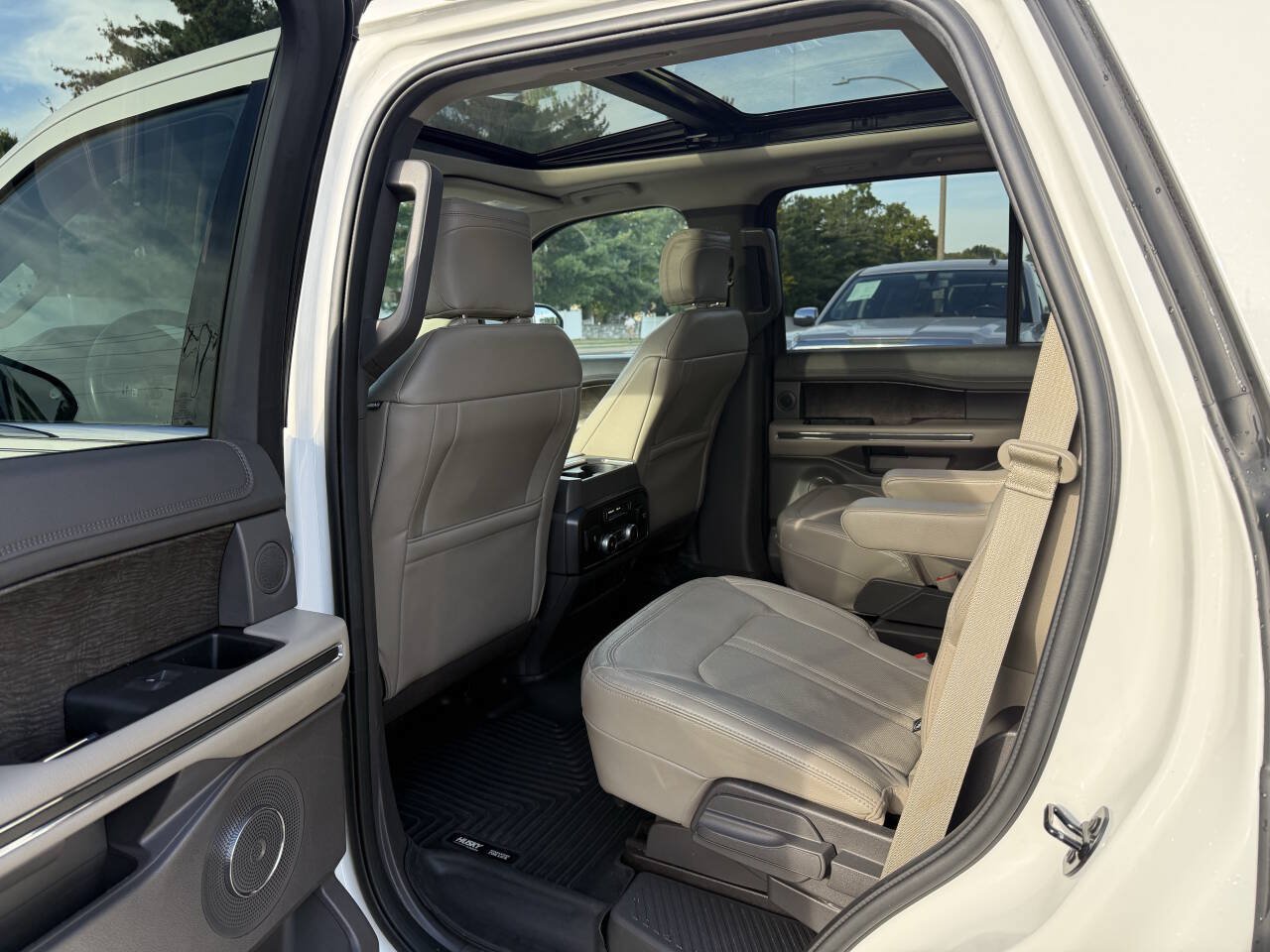 Used 2020 Ford Expedition Limited w/ Equipment Group 302A AWD/4WD image 15