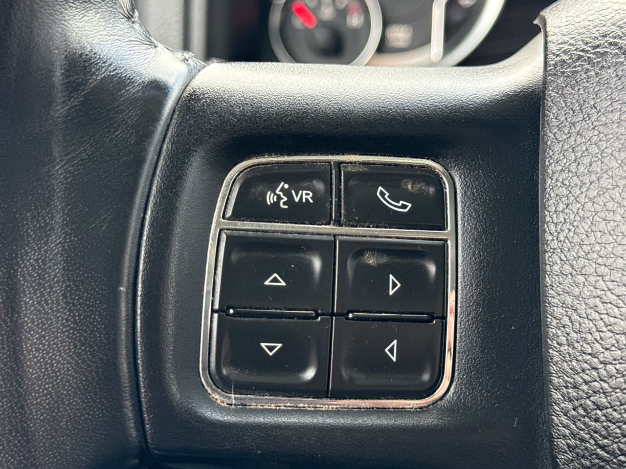 Used 2019 RAM 1500 Classic SLT w/ Luxury Group image 26