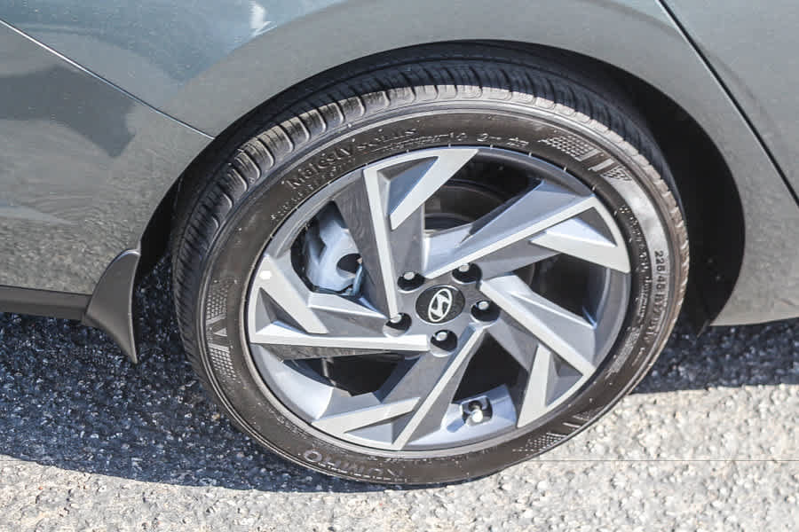 Certified 2025 Hyundai Elantra SEL FWD image 11