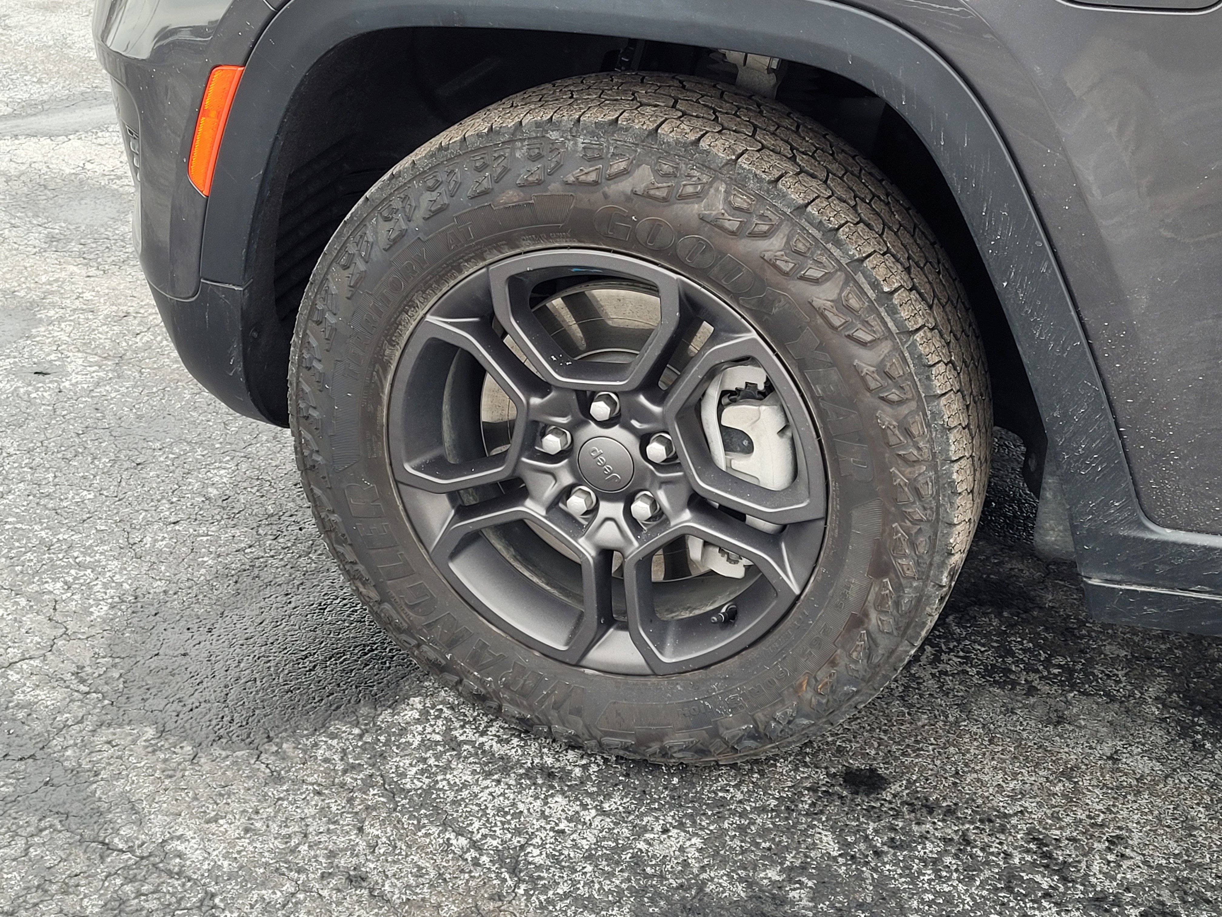 Used 2024 Jeep Grand Cherokee Trailhawk image 10