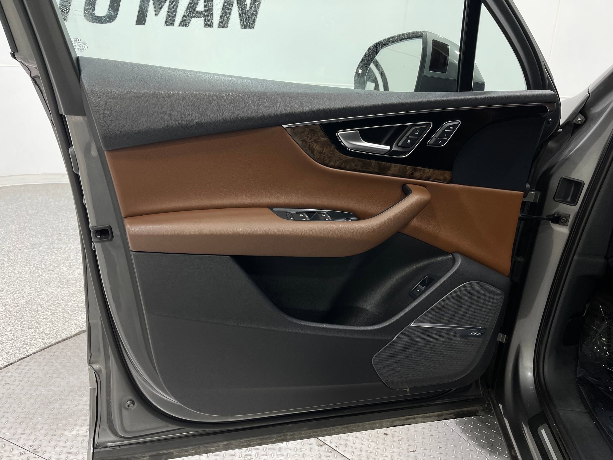 Used 2018 Audi Q7 3.0T Premium Plus w/ Premium Plus Package image 15