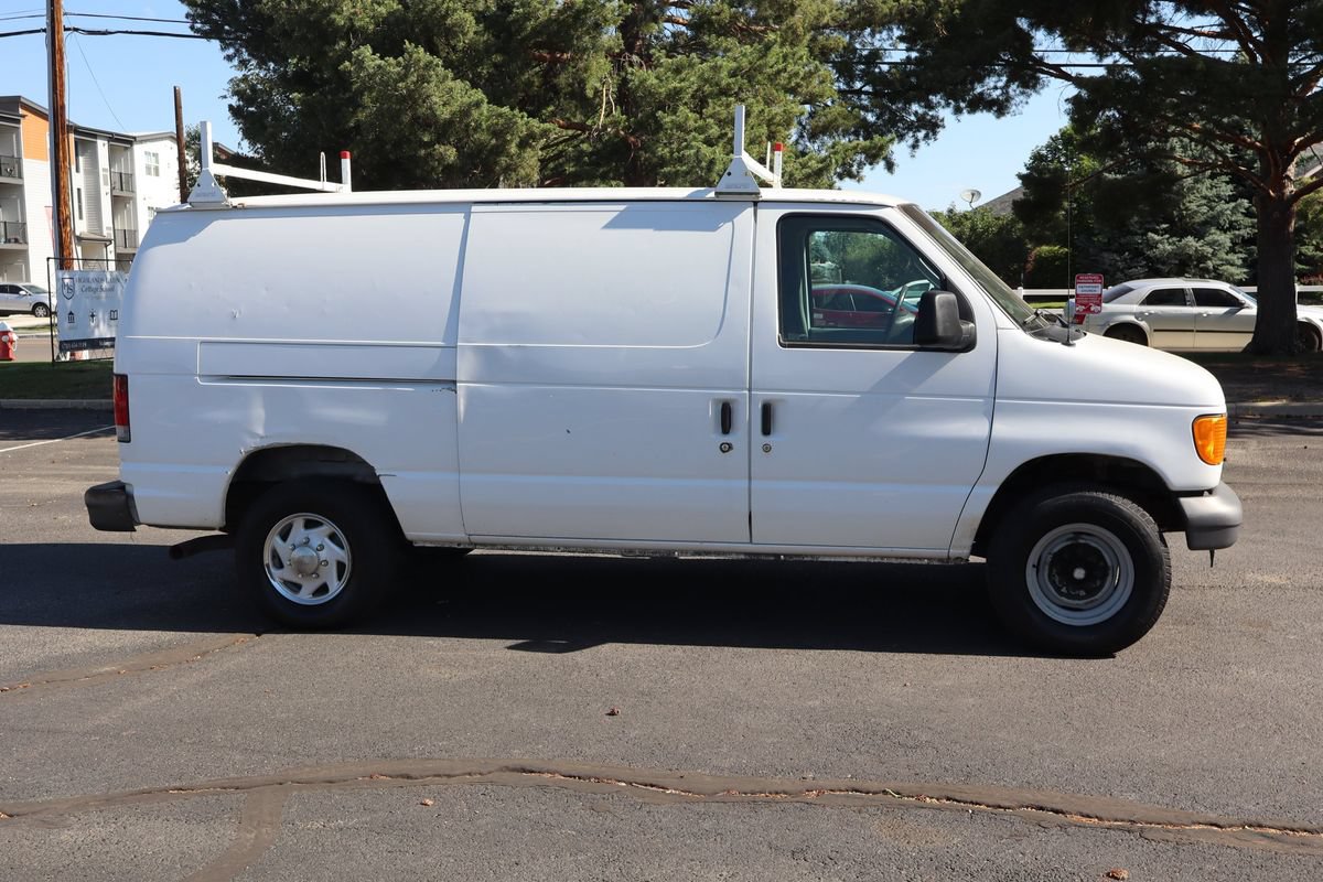 Used 2006 Ford E-250 and Econoline 250 RWD image 3